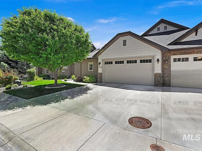 2549 E Satterfield St — Photo 2