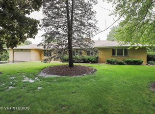 1255 Benson Ln, Libertyville, IL 60048