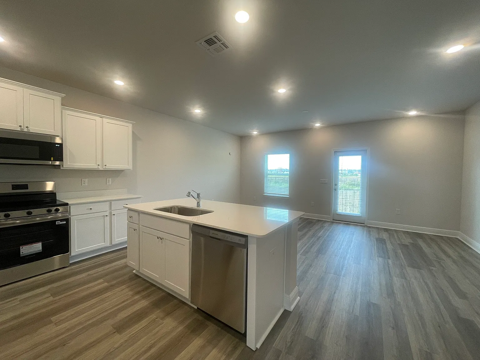 3 bed, 1460 sqft, $1,850 — Photo 2