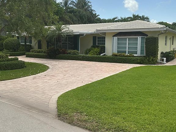 2nd image of 210 PALM Trail