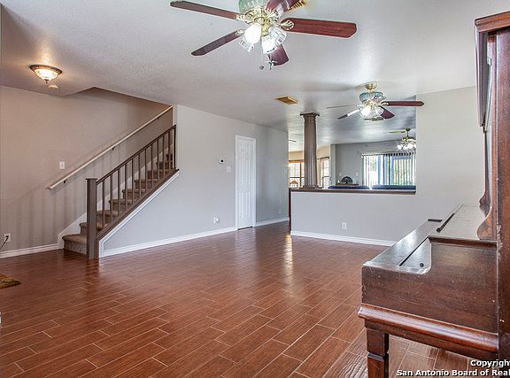 3rd image of 422 Deer Creek Dr