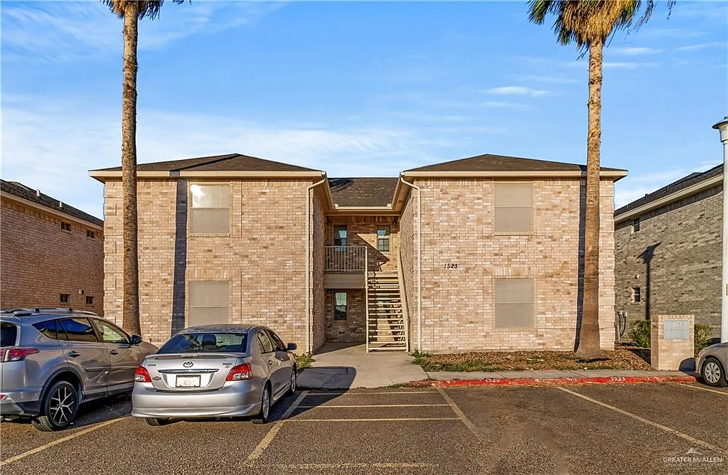 3 bed, 2.0 bath, 1095 sqft, $925 — Photo 1