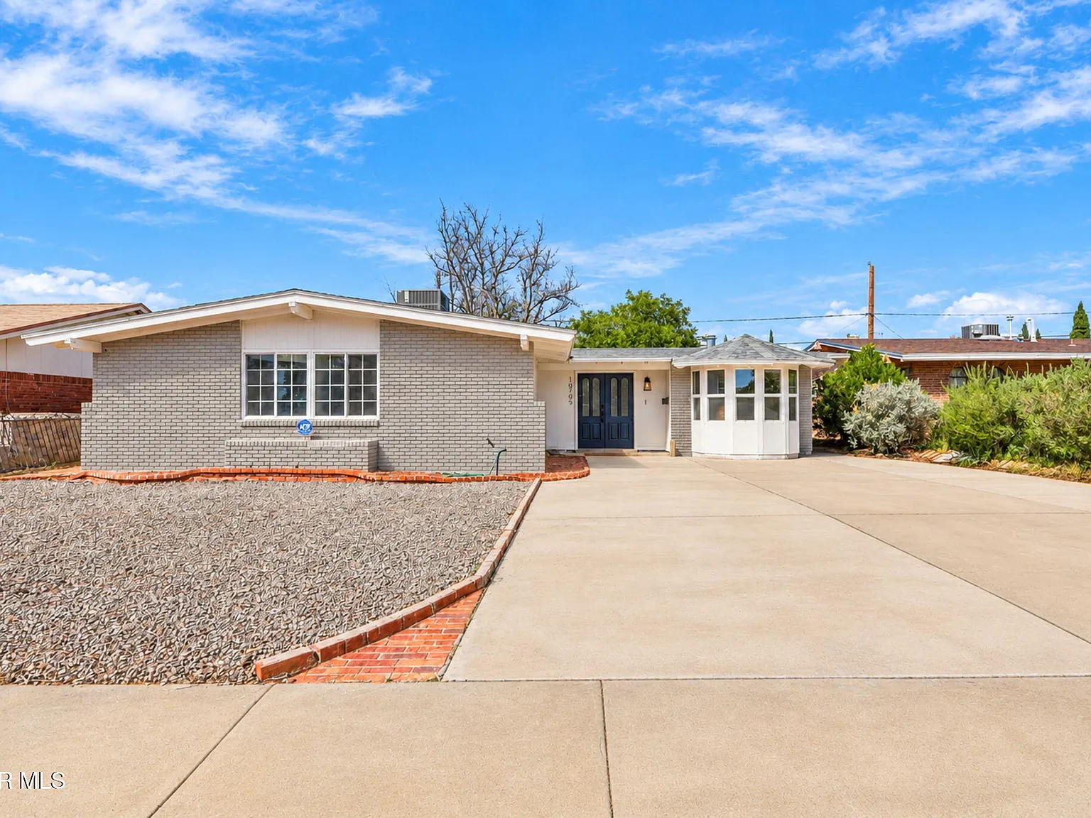 3 bed, 2.5 bath, 1720 sqft, $1,975 — Photo 2