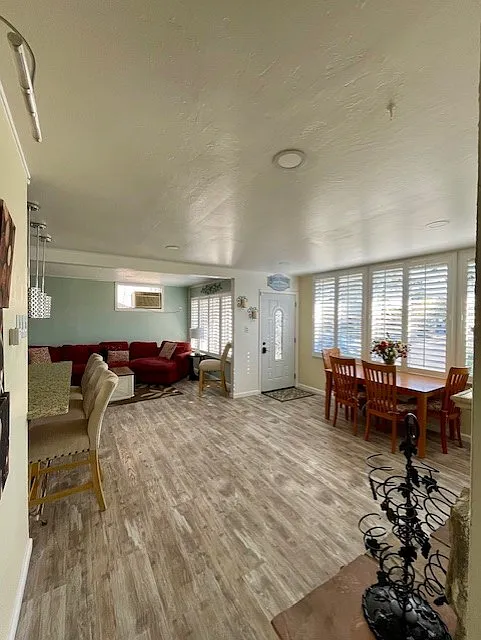 3 bed, 1160 sqft, $3,800 — Photo 3