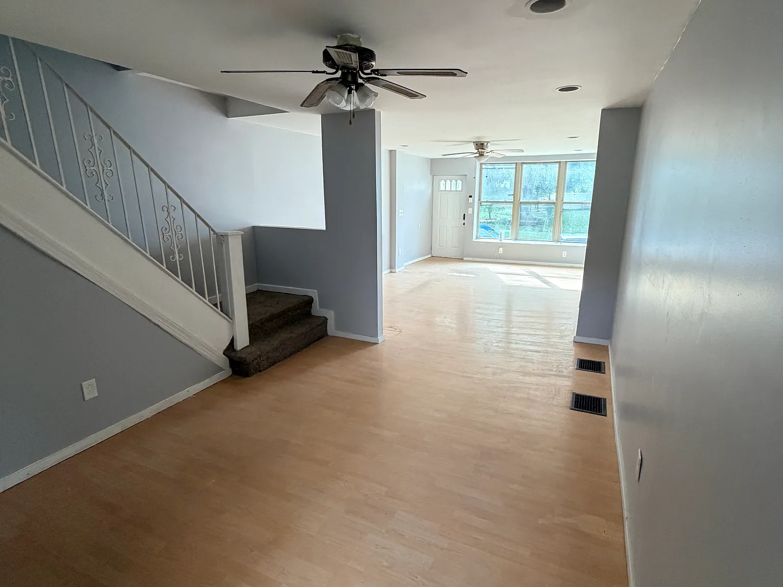 3 bed, 784 sqft, $1,595 — Photo 1