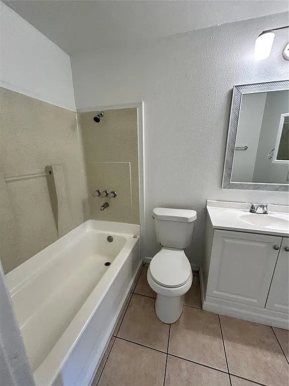 4 bed, 2.0 bath, 1682 sqft, $2,200 — Photo 4