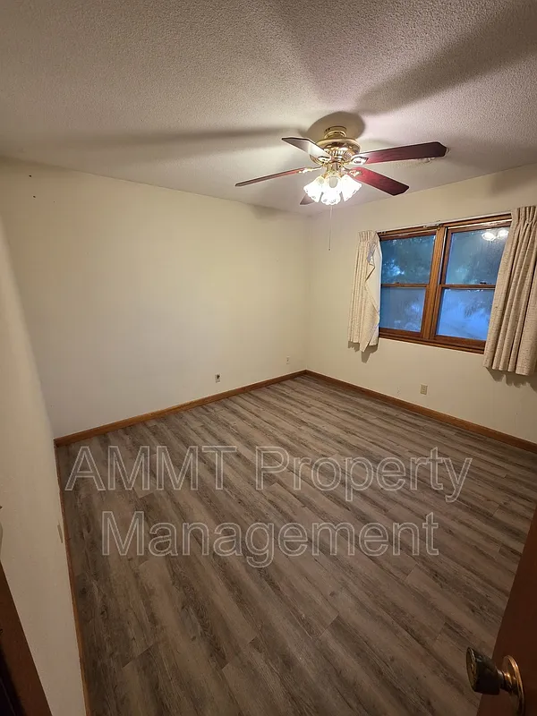 2 bed, 1.0 bath, $890 — Photo 1