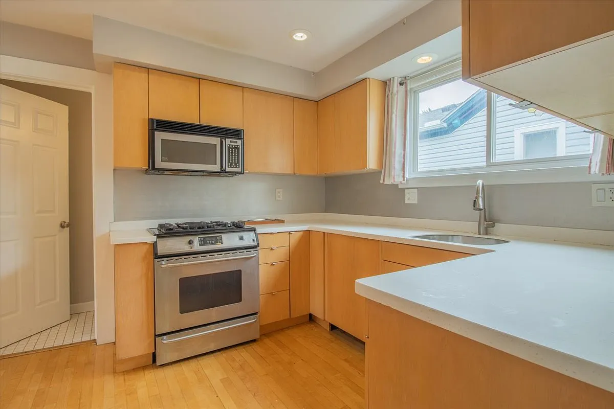 2 bed, 1348 sqft, $2,400 — Photo 3