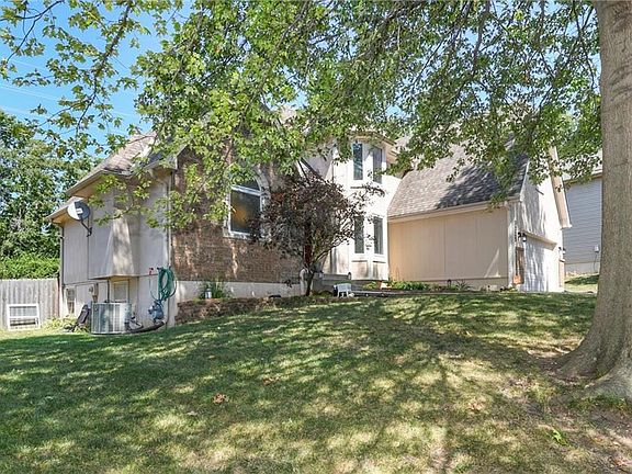2nd image of 3727 SW Kimstin Cir