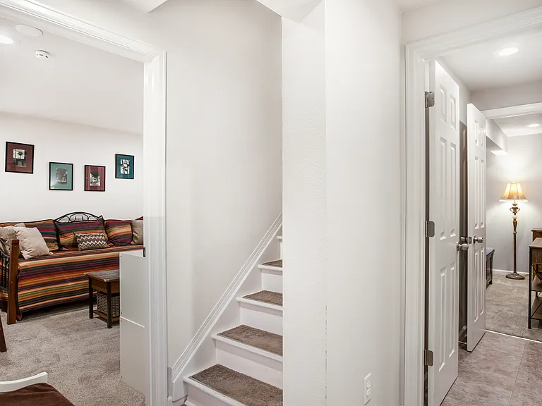 568 Longfellow Ln #FURNISHED — Photo 31