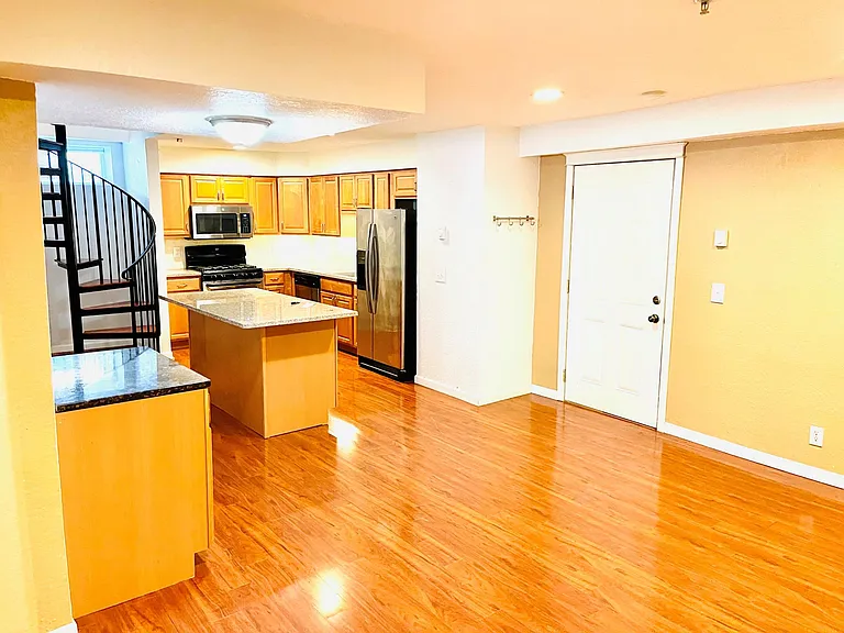 1936 Aldrich Ave S #103 — Photo 2