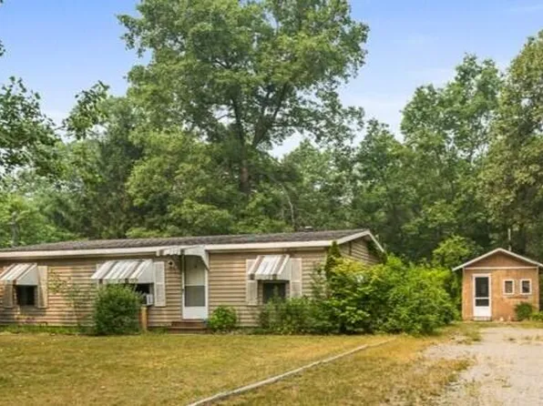 2149 W White Lake Dr, Whitehall, MI 49461
