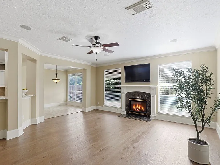 10138 Bayou Manor Ln — Photo 3