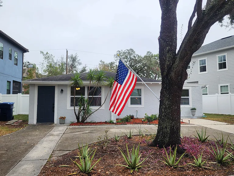 3604 W Renellie Cir — Photo 1