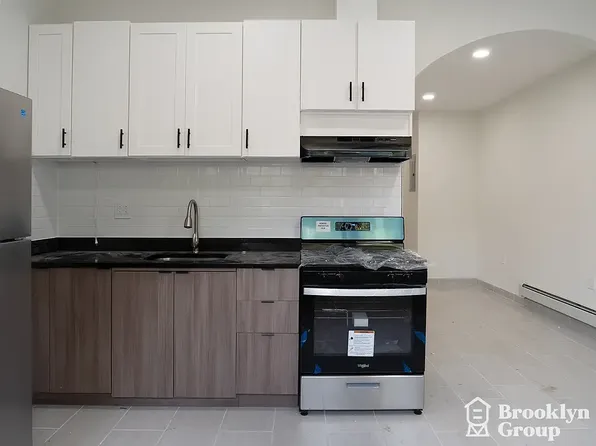 330 Empire Boulevard image 2 of 20