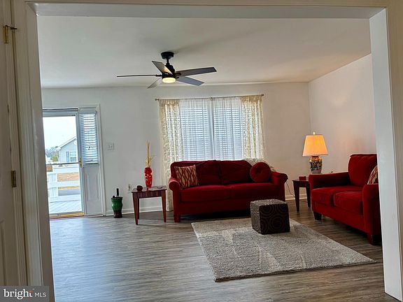 4th image of 21098 Emerald Isle Dr