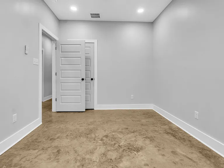 2132 Lyon Ave — Photo 17