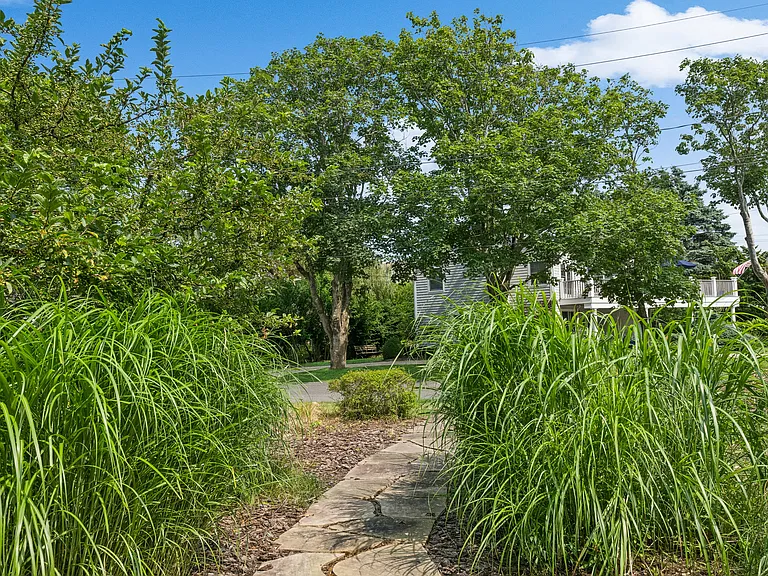 17 Franklin Dr — Photo 3