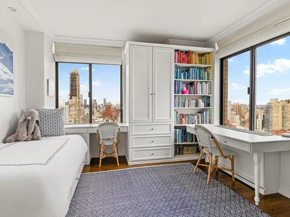 400 East 70th Street image 16 of 21