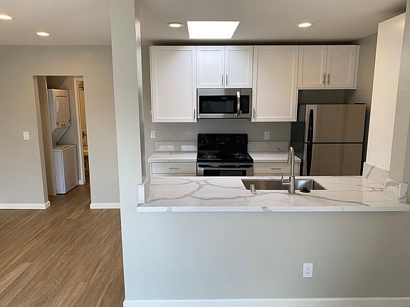 3rd image of 4612 Ohio St #21