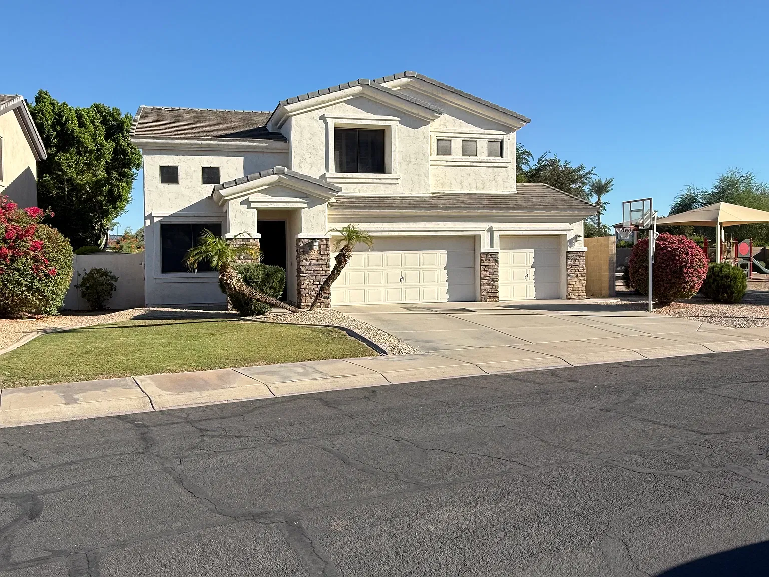 4 bed, 2.5 bath, 2465 sqft, $2,850 — Photo 2