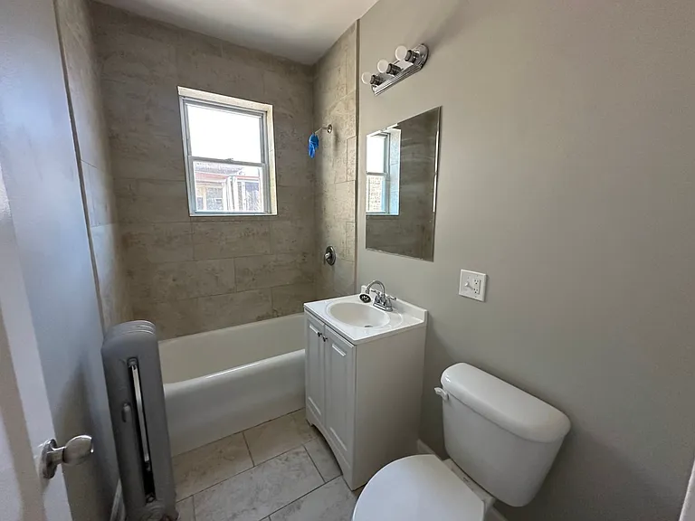 2341 W Rosemont Ave — Photo 4