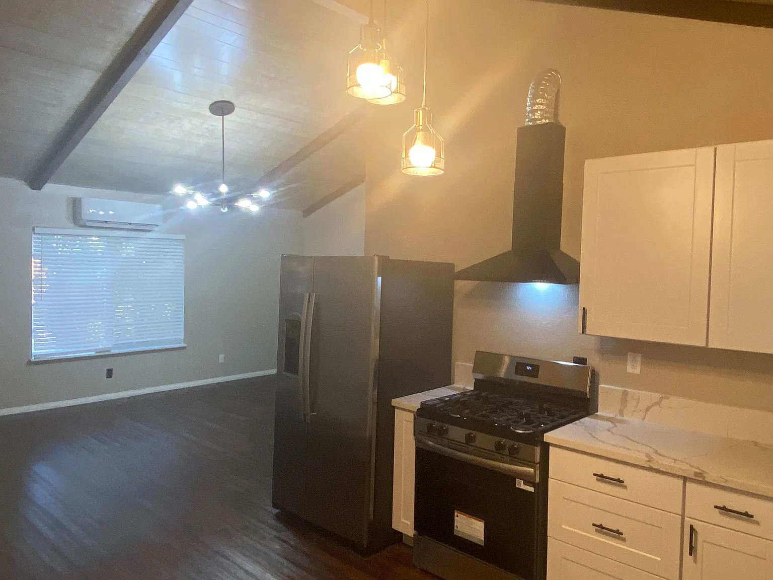 221 S Valley St — Photo 1