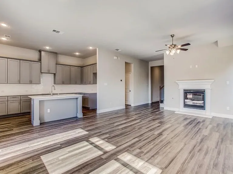 1605 Canals Dr — Photo 16