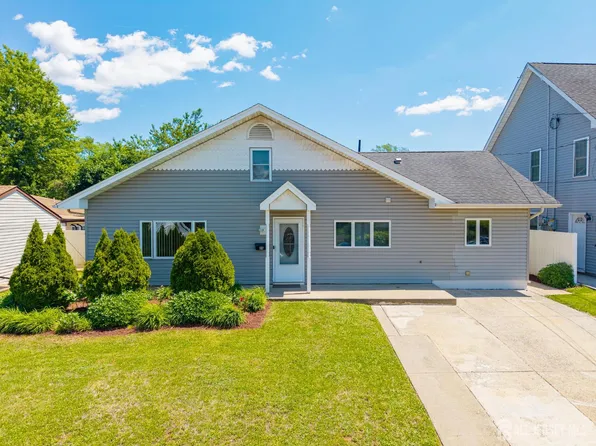 24 Winthrop Rd, Edison, NJ 08817