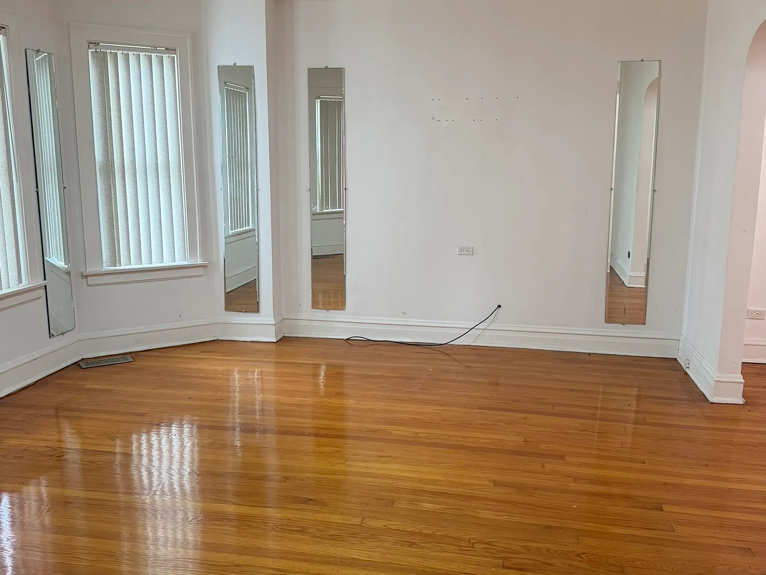 3 bed, 1100 sqft, $2,100 — Photo 2