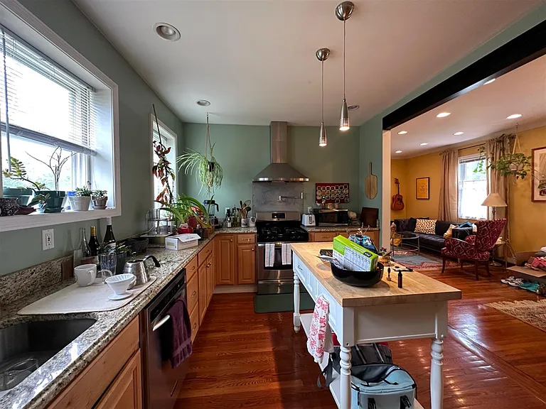 25 Thacher St #1 — Photo 7