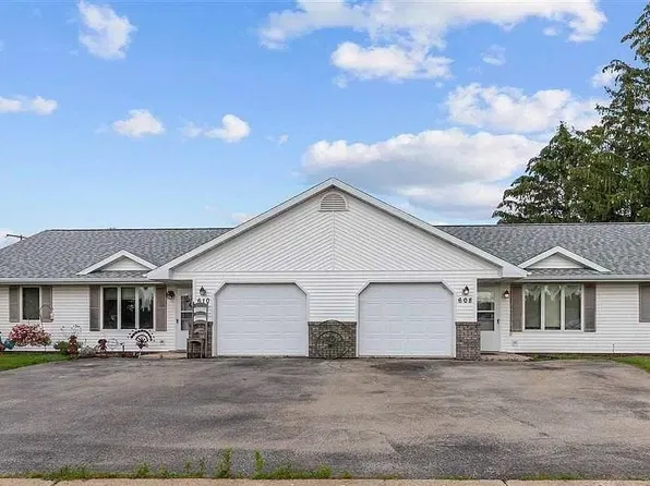 608 N Clark St, Black Creek, WI 54106