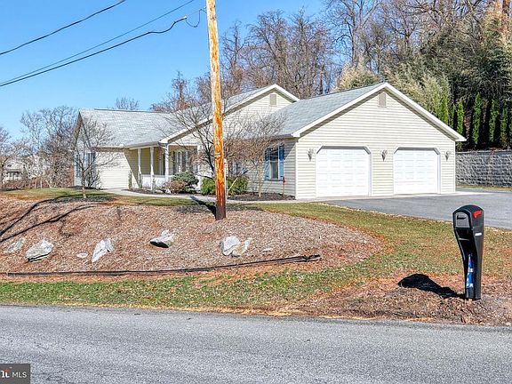 2nd image of 232 Lincoln Dr