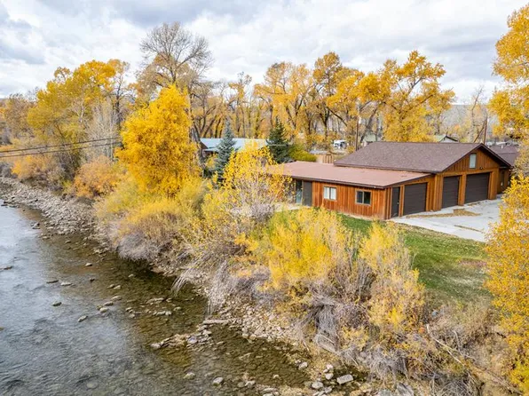 1010 River Grove Dr, Meeteetse, WY 82433
