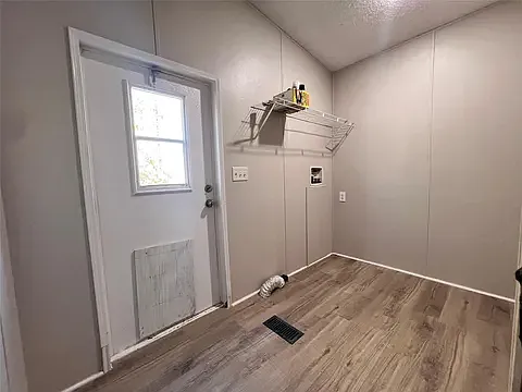 612 Lewald Cir — Photo 11
