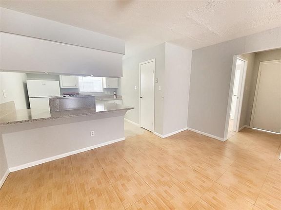 2nd image of 4017 Briar Hollow Dr APT 4