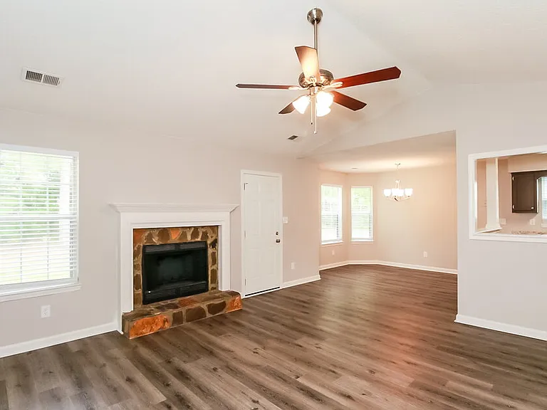 1573 Glynn Ct — Photo 3