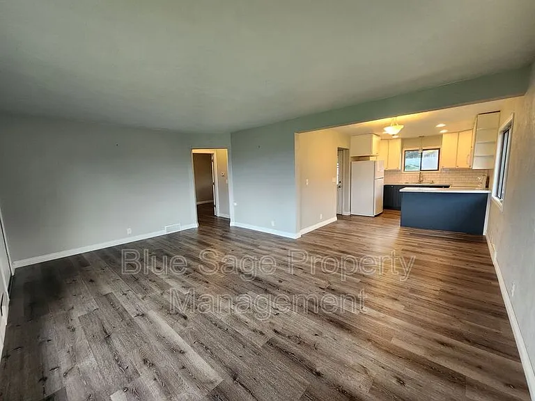 812 W 13th St — Photo 3