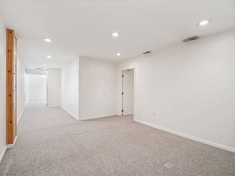 7489 Fitzroy Ct — Photo 37