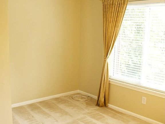 5th image of 2810 Lee Oaks Pl APT 201