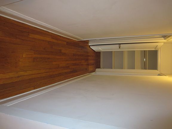 3rd image of 137 E 38th St APT 2A