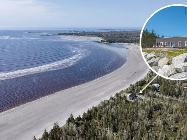 70 Seaside Dr, Shelburne, NS B0T 1V0
