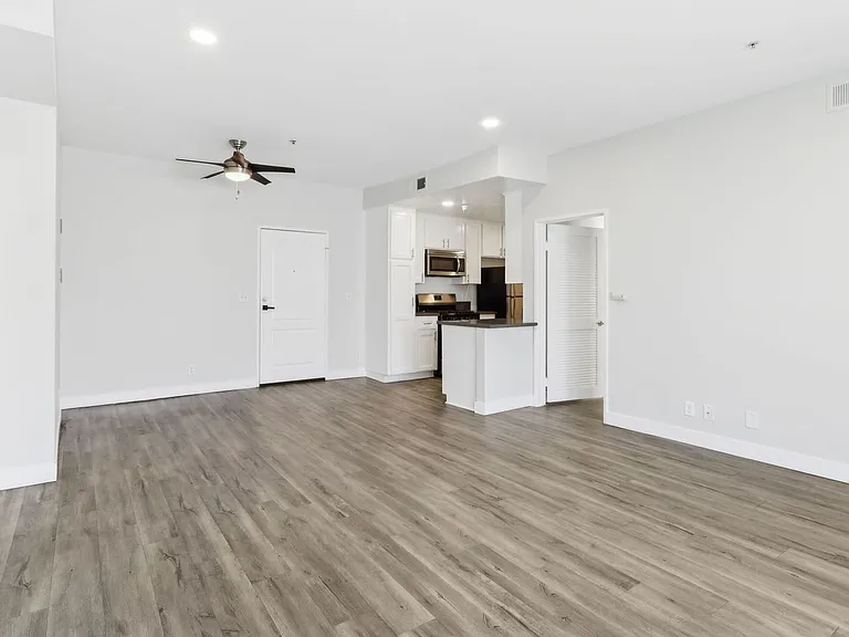 7044 Lanewood Ave — Photo 48