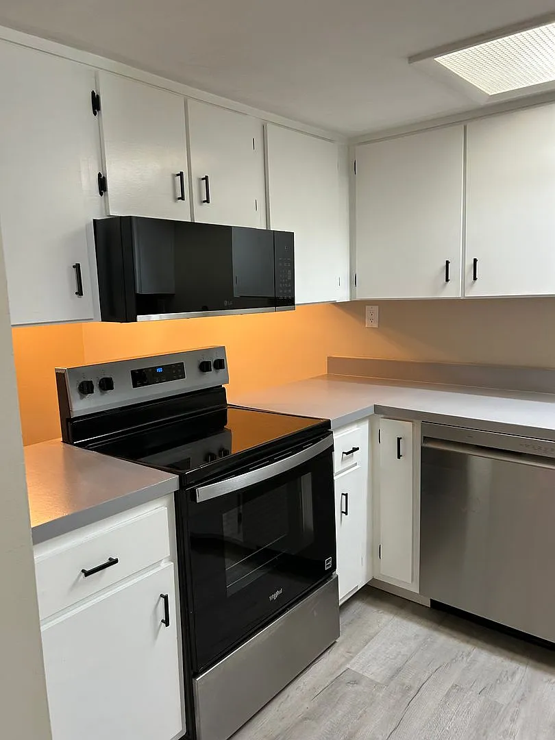1 BR/1 BA apartment in historic downtown Eustis--Laundry w/ W/D Hookups — Photo 2