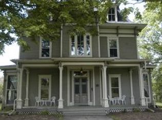 404 S Main St, Waupaca, WI 54981