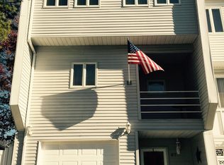 27 Grasmere Ct, Staten Island, NY 10305