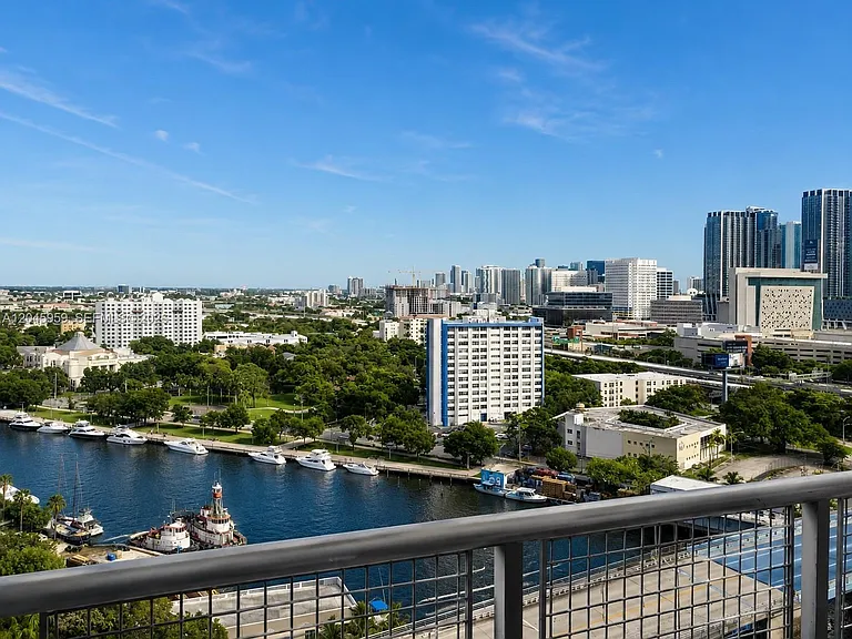 10 SW South River Dr #1708 — Photo 9