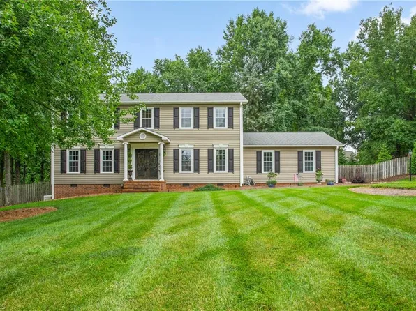 1805 Northbay Dr, Browns Summit, NC 27214