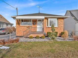 2052 Balfour Blvd, Windsor, ON N8T 2S7
