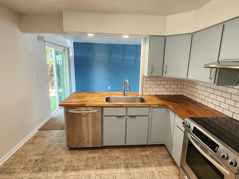 401 N Roosevelt Ave — Photo 3